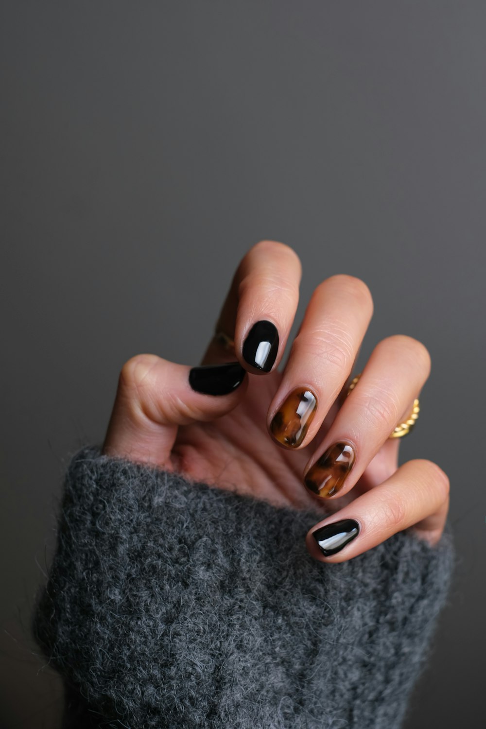 Gepflegte Hände mit elegantem Nagellack